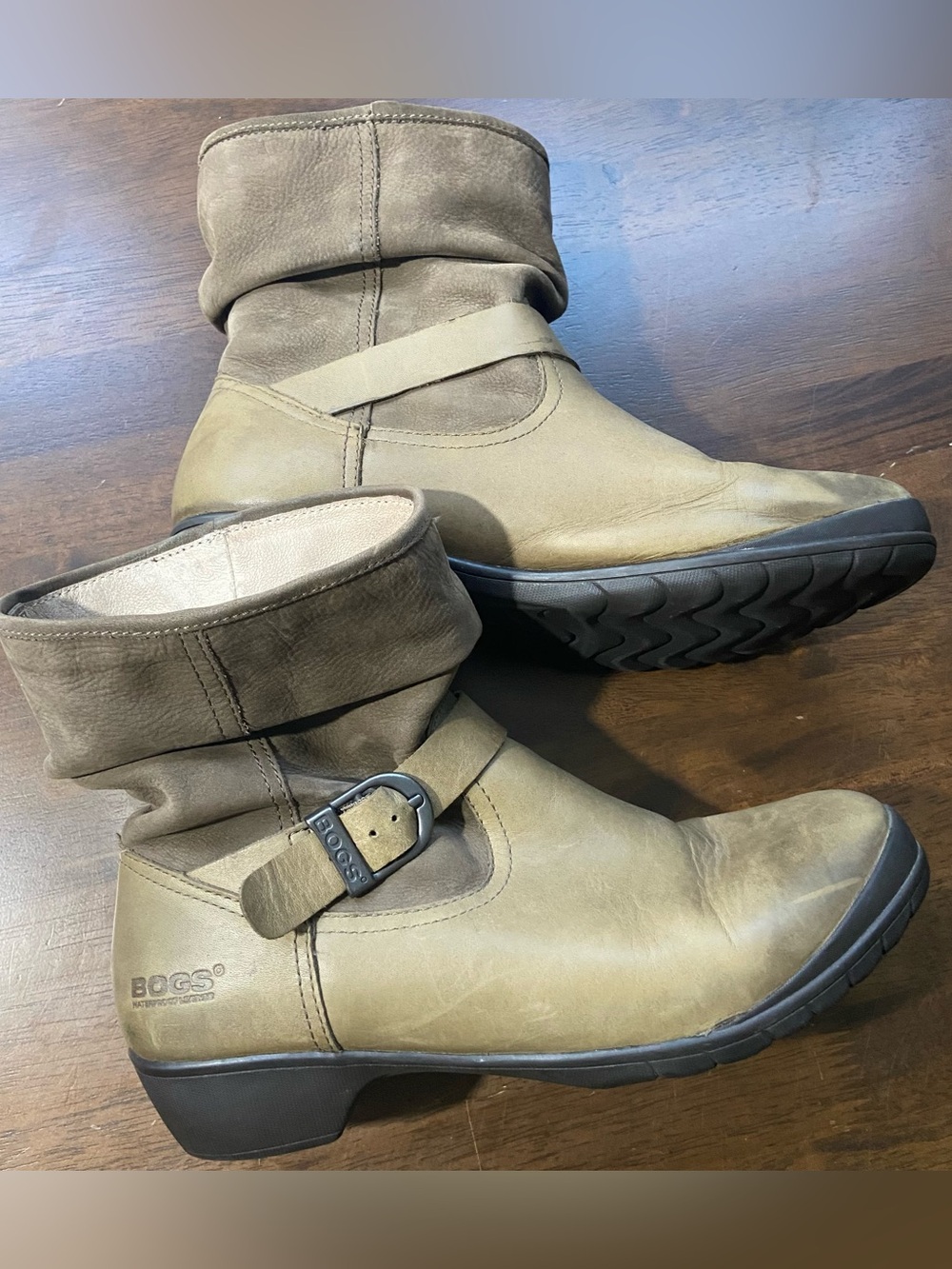 Bogs Cassie Low Women 9 Brown Waterproof Leather Ankle Boots Buckle Cuffed Warm